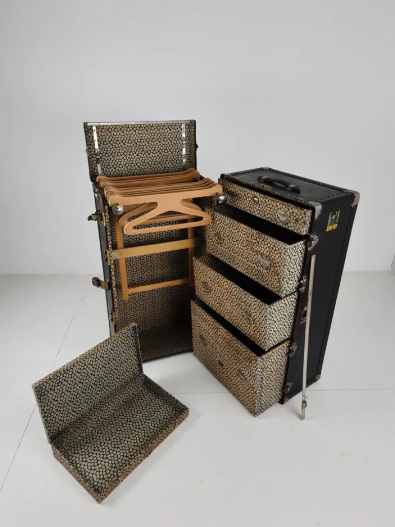 Outlet Pamono Antique Belber Black Leather Steamer Trunk, 1920s