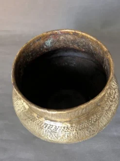 Pamono Antique Brass Planter with Animal Motifs><noscript><img width=