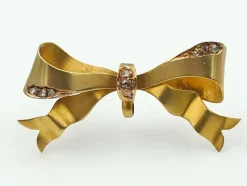 Pamono Antique Brooch in 18-Karat Yellow Gold with Diamonds> Brooches