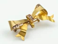 Pamono Antique Brooch in 18-Karat Yellow Gold with Diamonds> Brooches