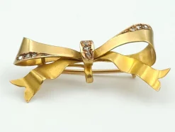 Pamono Antique Brooch in 18-Karat Yellow Gold with Diamonds><noscript><img width=