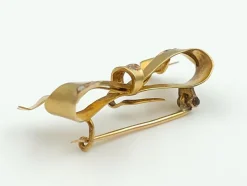 Pamono Antique Brooch in 18-Karat Yellow Gold with Diamonds><noscript><img width=