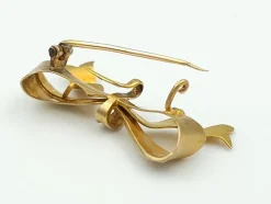 Pamono Antique Brooch in 18-Karat Yellow Gold with Diamonds><noscript><img width=