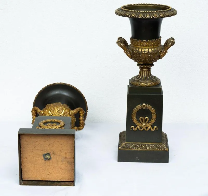 New Pamono Antique Charles X Chests / Vases in Gilt Bronze and Patinated Bronze, France, Early 19th Century, Set of 2