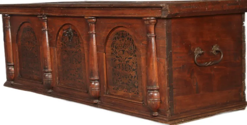 Online Pamono Antique Chest in Fir, 1680