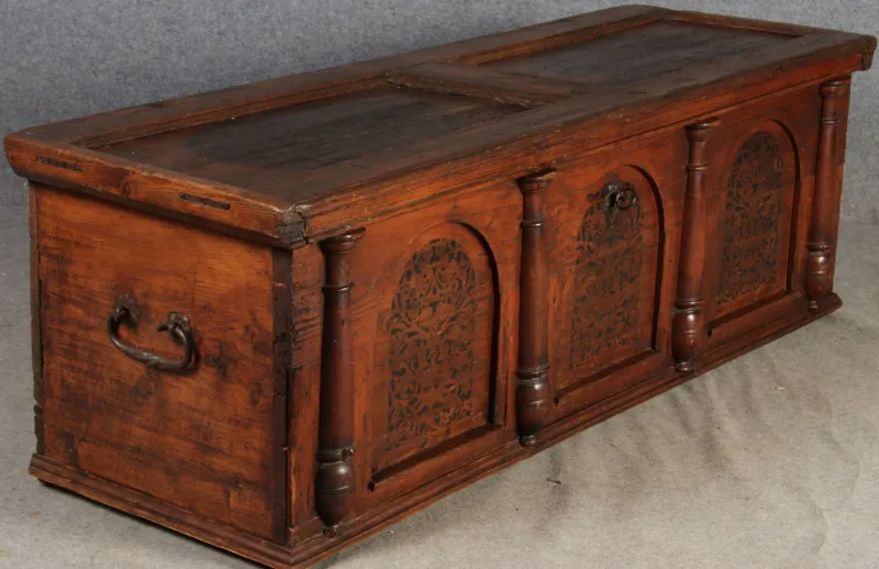 Online Pamono Antique Chest in Fir, 1680