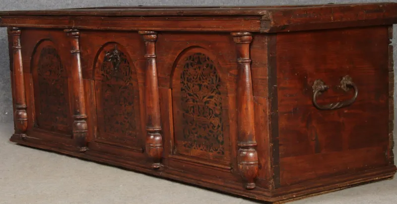 Online Pamono Antique Chest in Fir, 1680