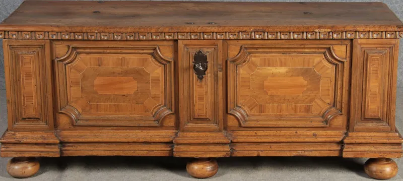 Outlet Pamono Antique Chest in Walnut, 1730