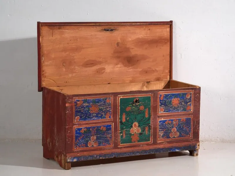 Pamono Antique Chest with Hand-Painted Floral Motifs, 1907> Trunks Crates & Baskets