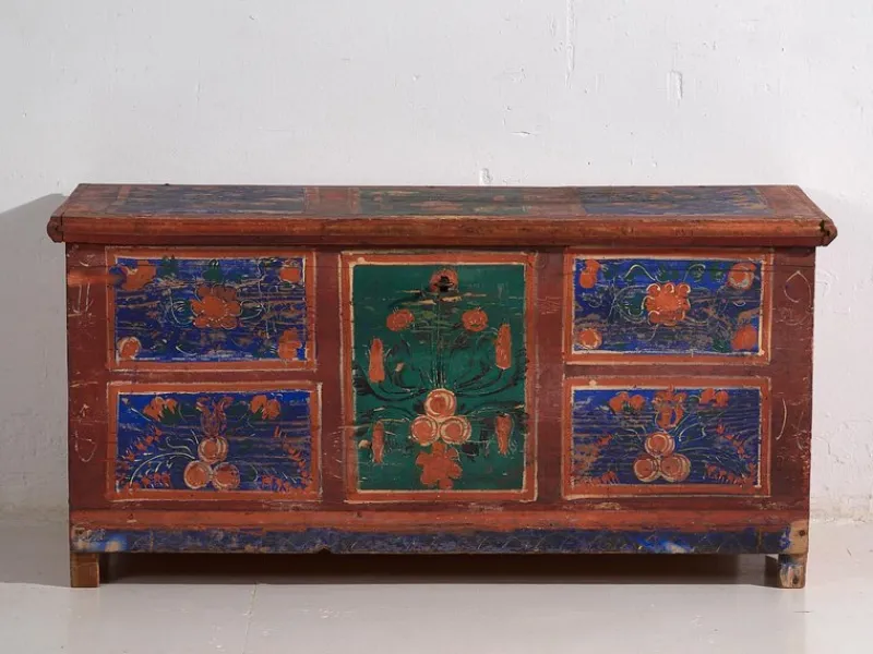 Pamono Antique Chest with Hand-Painted Floral Motifs, 1907> Trunks Crates & Baskets