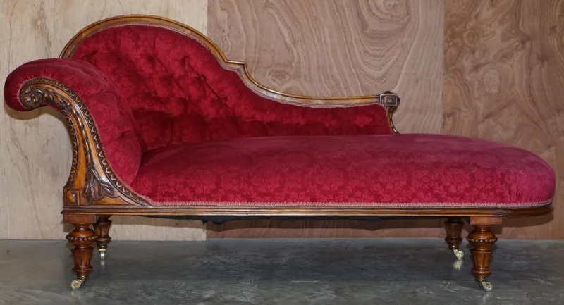 Pamono Antique Chesterfield Chaise Lounge from Howard & Sons> Daybeds & Chaises Lounges