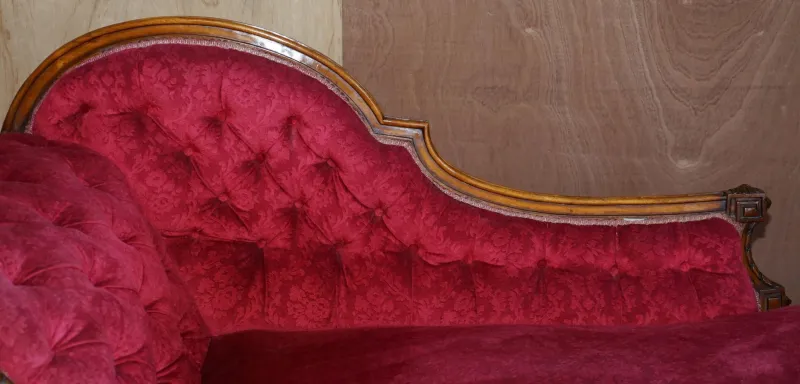 Pamono Antique Chesterfield Chaise Lounge from Howard & Sons> Daybeds & Chaises Lounges