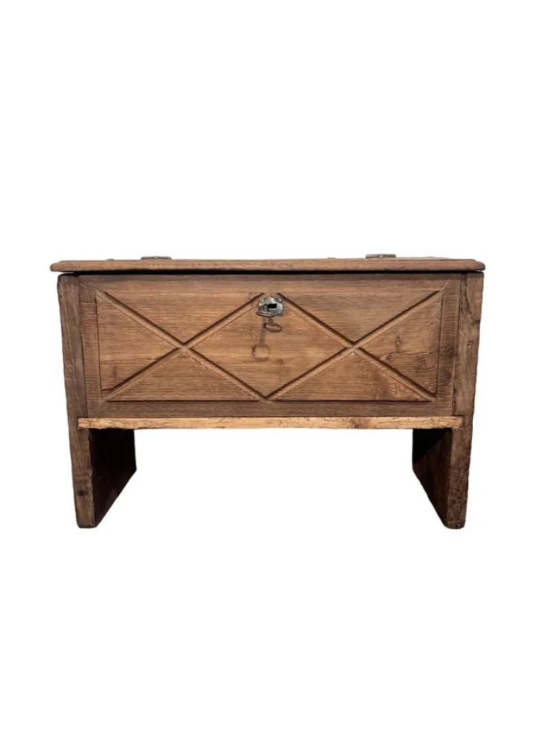 Pamono Antique Chestnut Chest, 1800s> Benches