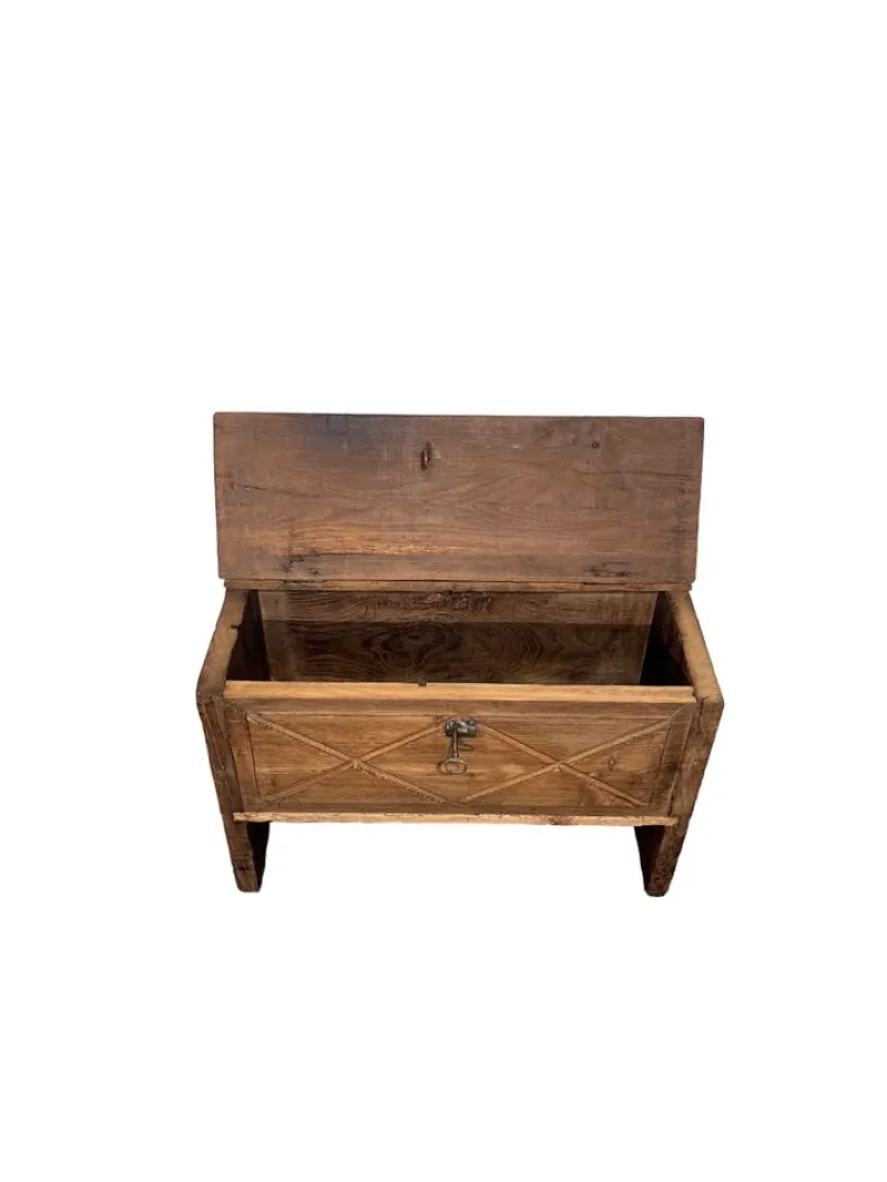 Pamono Antique Chestnut Chest, 1800s> Benches