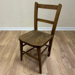 Pamono Antique Children's Chair in Oak><noscript><img width=