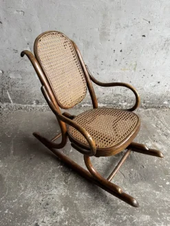 Online Pamono Antique Children's Rocking Chair in Bentwood, 1890s
