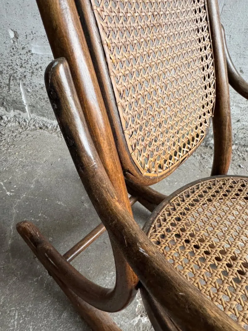 Online Pamono Antique Children's Rocking Chair in Bentwood, 1890s