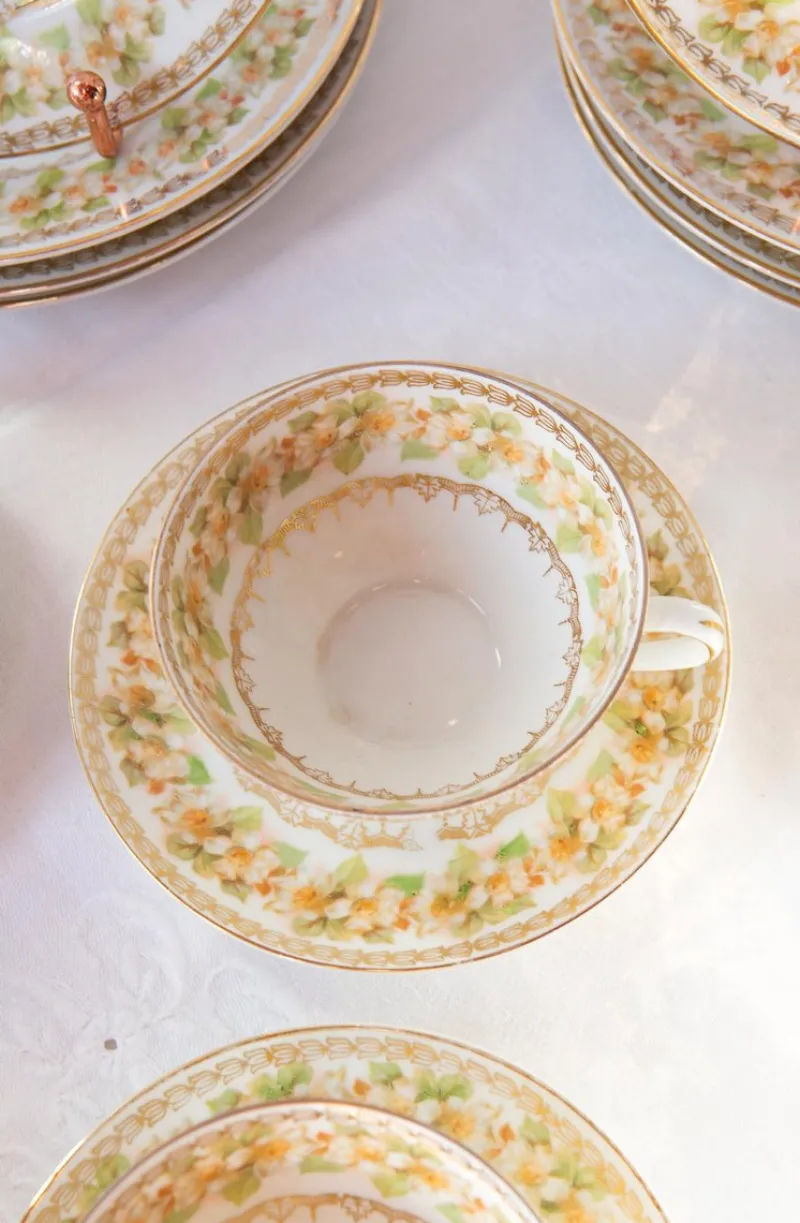 Pamono Antique Czech Tea and Dessert Set, 1890s, Set of 46> Coffee & Tea Service