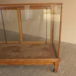 Pamono Antique Display Counter in Oak><noscript><img width=