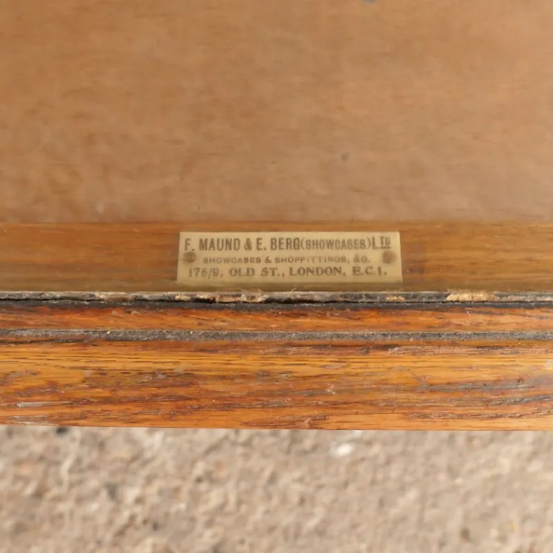 Pamono Antique Display Counter in Oak> Cabinets & Wardrobes