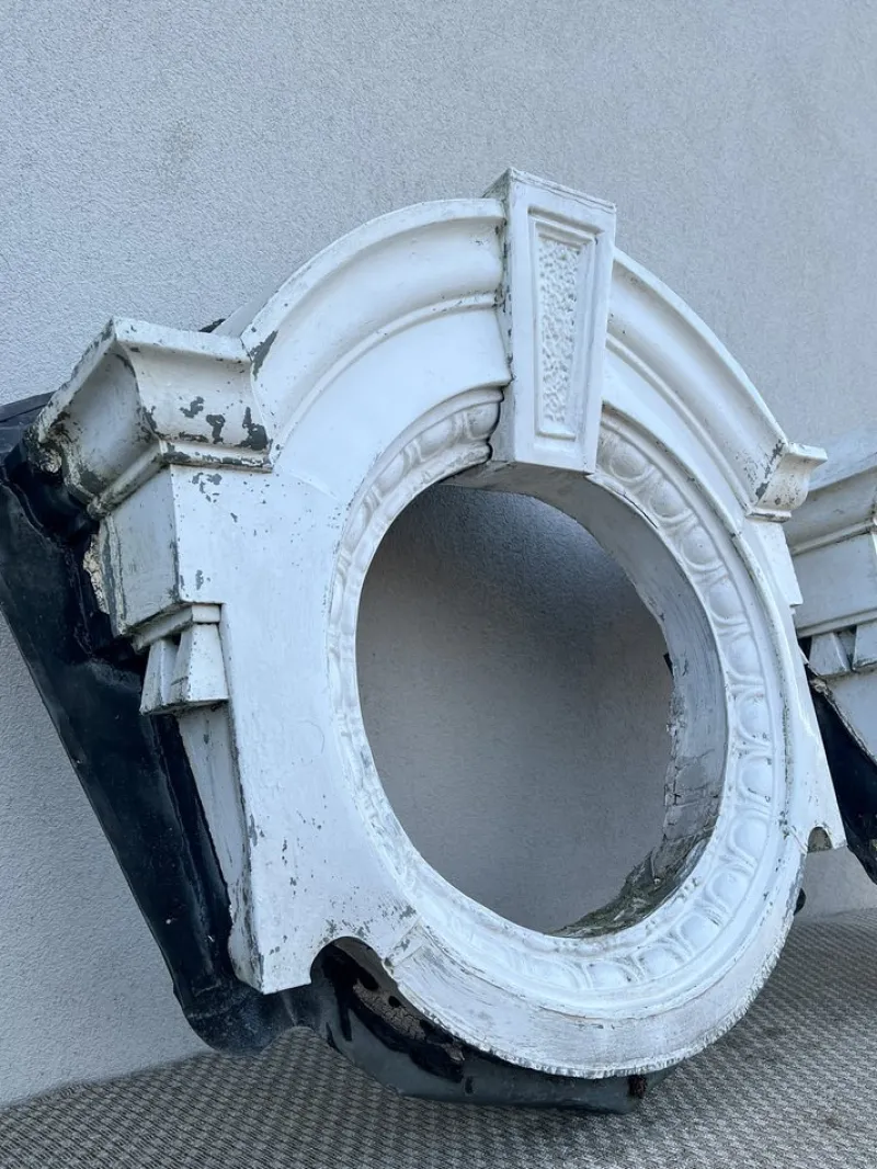 Pamono Antique Dutch Architectural Bulls Eyes in Painted Zinc, Set of 2> Architectural Elements