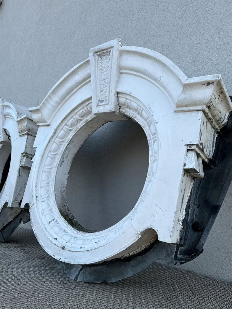 Pamono Antique Dutch Architectural Bulls Eyes in Painted Zinc, Set of 2> Architectural Elements