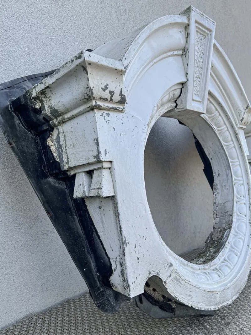 Pamono Antique Dutch Architectural Bulls Eyes in Painted Zinc, Set of 2> Architectural Elements