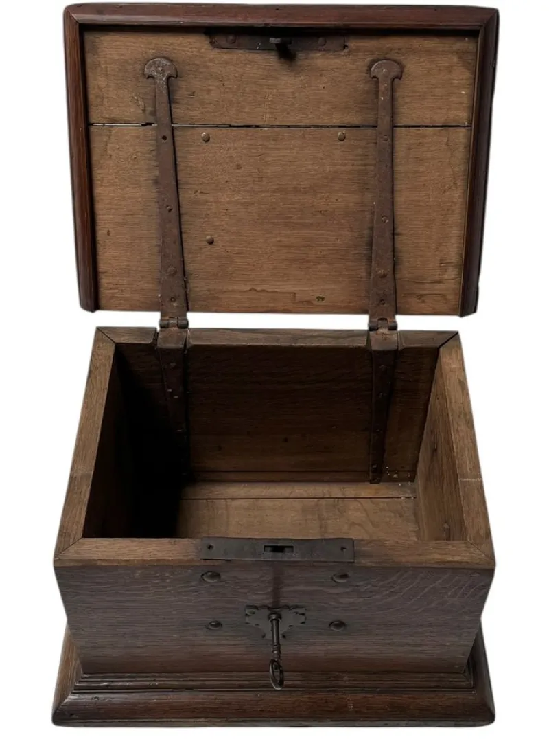 Pamono Antique Dutch Colonial Oak Decorative Box, 1700s> Trunks Crates & Baskets