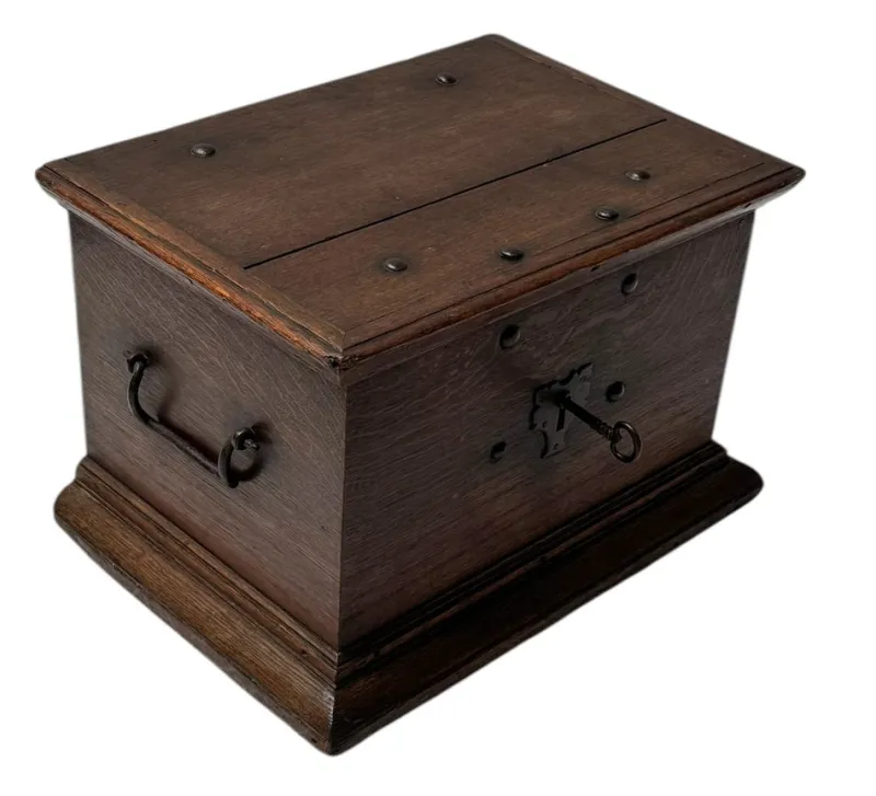 Pamono Antique Dutch Colonial Oak Decorative Box, 1700s> Trunks Crates & Baskets