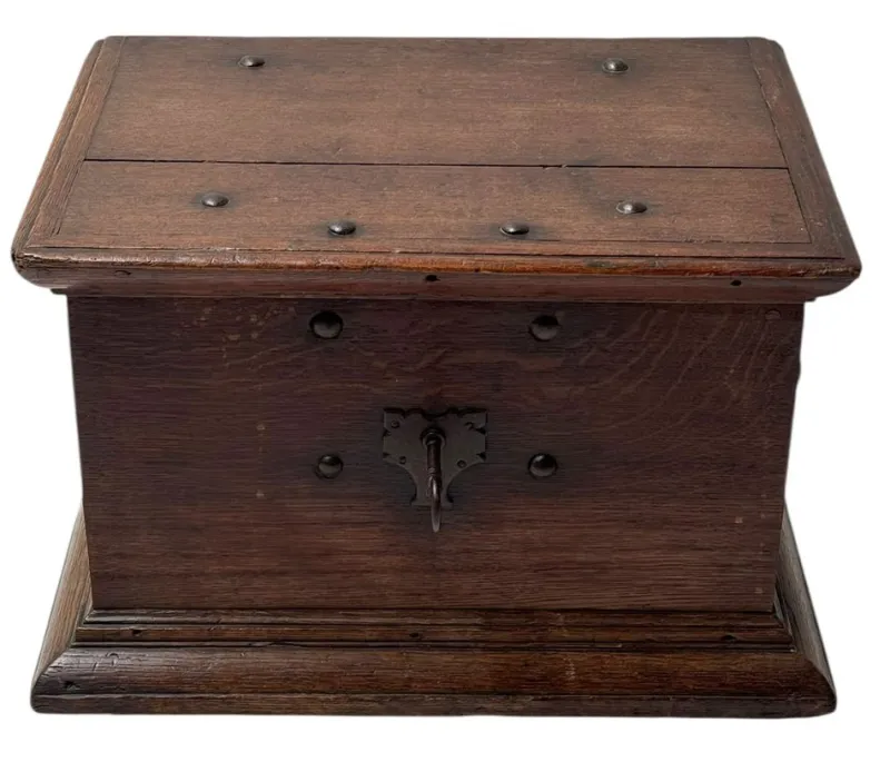 Pamono Antique Dutch Colonial Oak Decorative Box, 1700s> Trunks Crates & Baskets