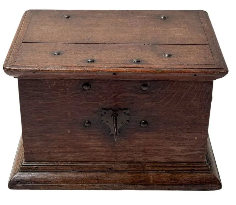 Pamono Antique Dutch Colonial Oak Decorative Box, 1700s> Trunks Crates & Baskets