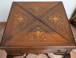 Pamono Antique Edwardian Handkerchief Game Table in Mahogany with Maple Inlay, England, 19th Century> Game Tables