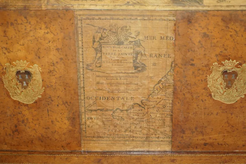 Pamono Antique Edwardian Leather Clad & Embossed Fire Screen with Map Decoration, 1900> Fireplaces And Mantels