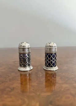 Pamono Antique Edwardian Table Shakers, 1900, Set of 2> Salt & Pepper Shakers