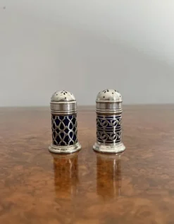 Pamono Antique Edwardian Table Shakers, 1900, Set of 2> Salt & Pepper Shakers