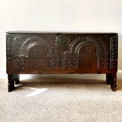 Pamono Antique English Jacobean Carved Chest in Oak, 1650> Dressers, Commodes & Chests