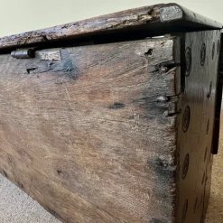 Pamono Antique English Jacobean Carved Chest in Oak, 1650><noscript><img width=