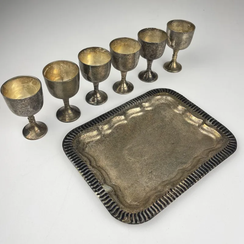 Pamono Antique English Silver Plated Glasses and Tray, 1890s, Set of 8> Serving Dishes