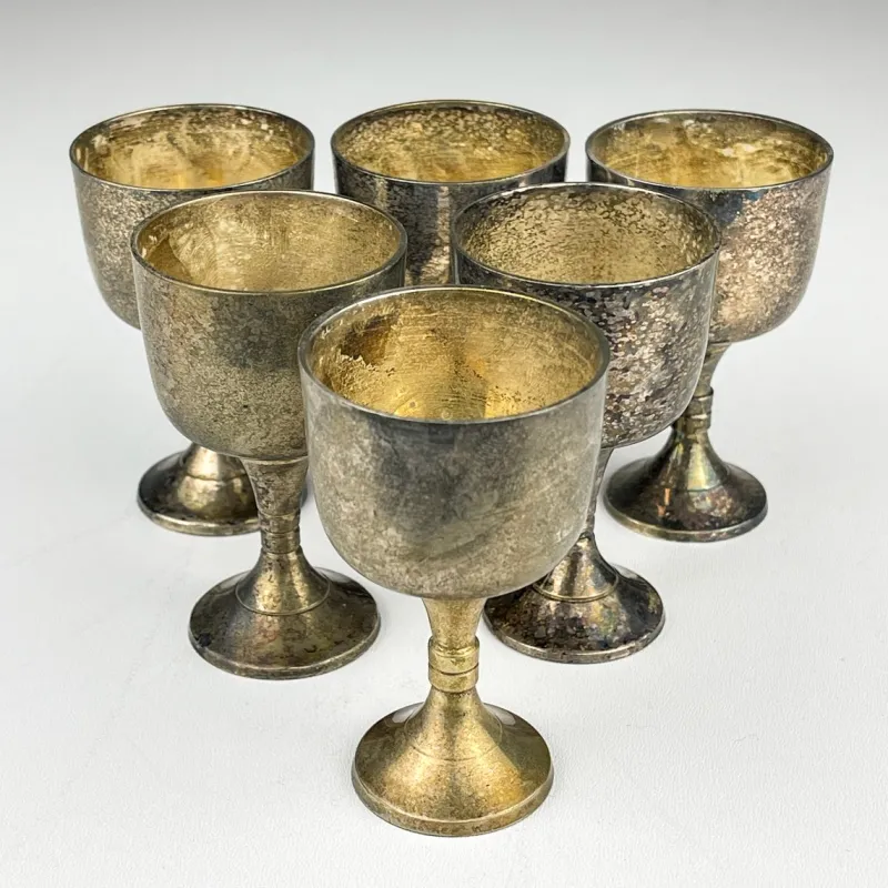 Pamono Antique English Silver Plated Glasses and Tray, 1890s, Set of 8> Serving Dishes