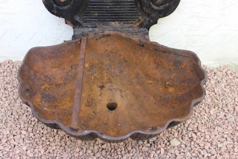Pamono Antique Fountain in Cast Iron, 1890s> Garden Accessories