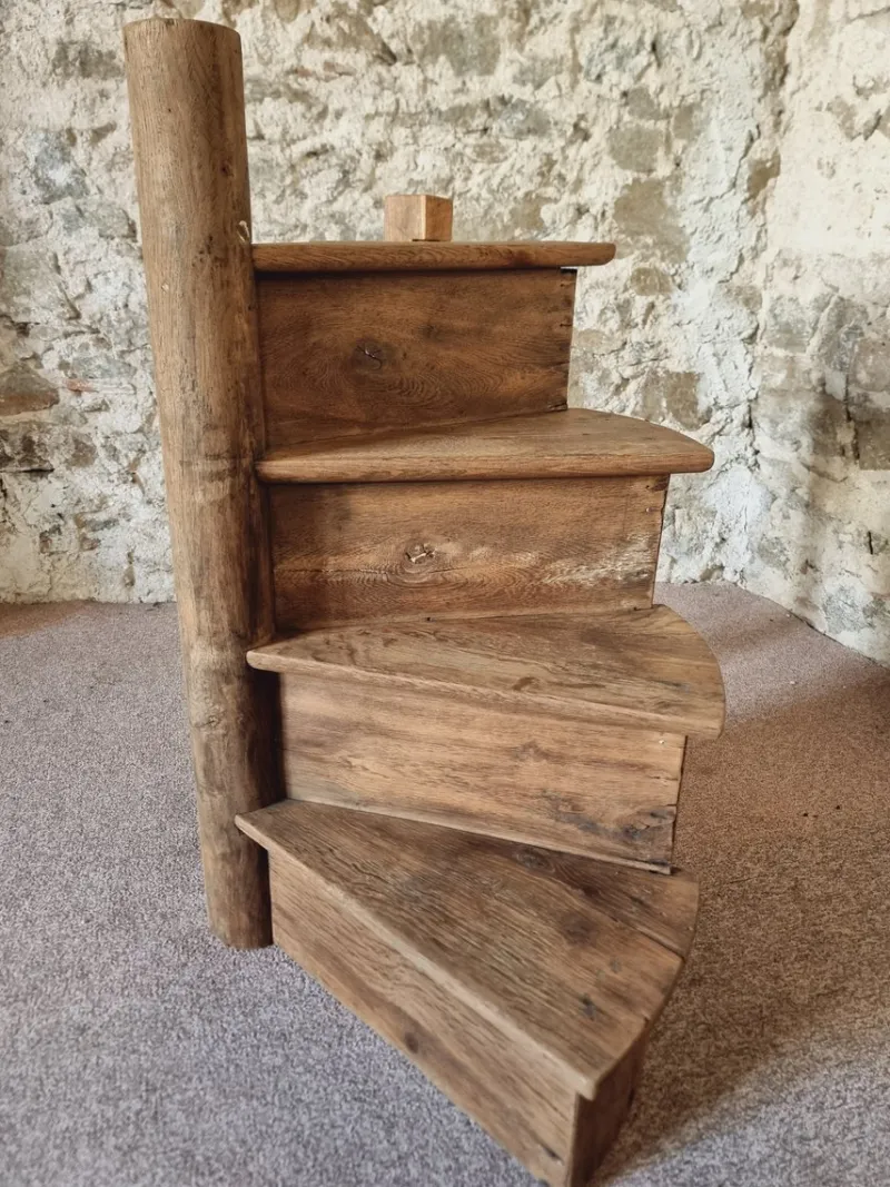 Hot Pamono Antique French Architectural Spiral Staircase Segment in Oak, Early 19th Century