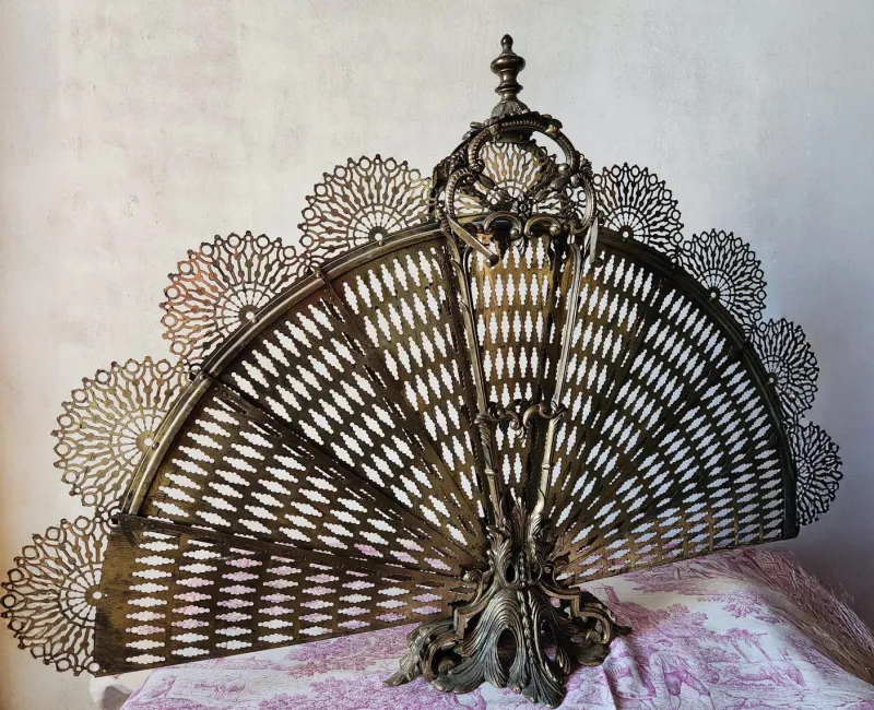 Pamono Antique French Brass Peacock Tail Pare-Feu / Fireplace Screen, 1800s> Fireplaces And Mantels