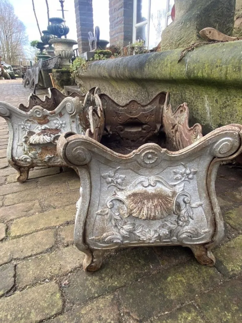 Pamono Antique French Cast Iron Garden Planters or Jardinières, Set of 2> Planters And Jardiniere