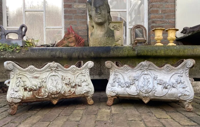 Pamono Antique French Cast Iron Garden Planters or Jardinières, Set of 2> Planters And Jardiniere