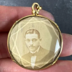 Best Pamono Antique French 18k Yellow Gold Faceted Glass Photo Pendant Locket, 1890s