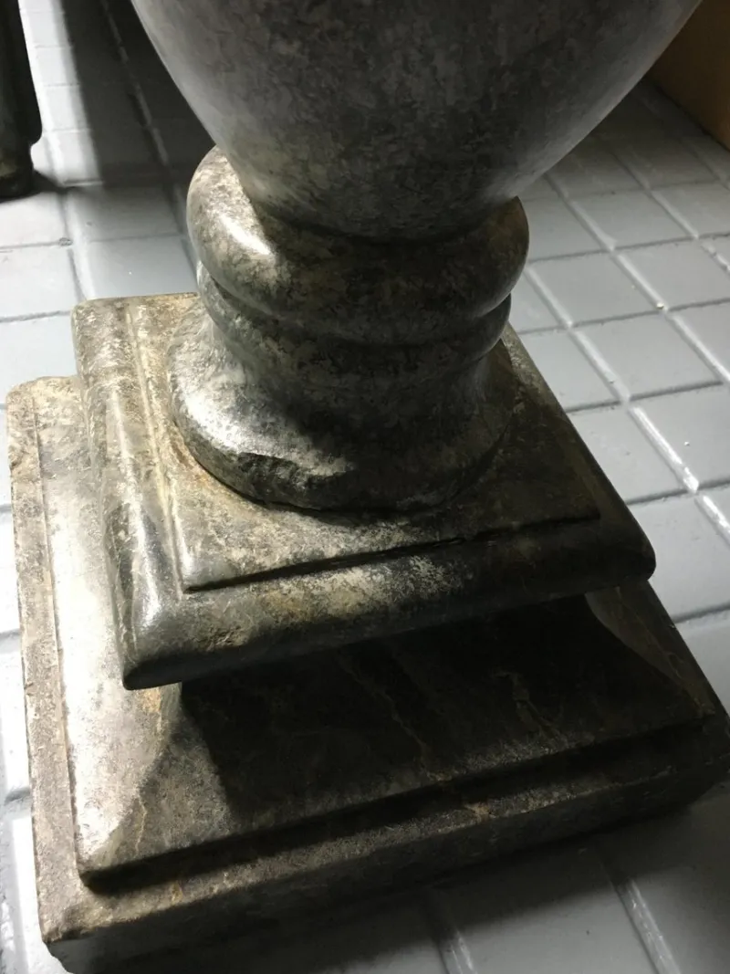 Pamono Antique French Marble Pedestal, 1700s