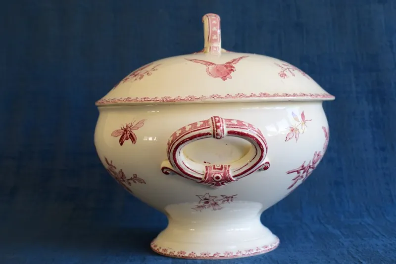 Outlet Pamono Antique French Red Favori Soup Tureen in Earthenware from Sarreguemines, 1890s