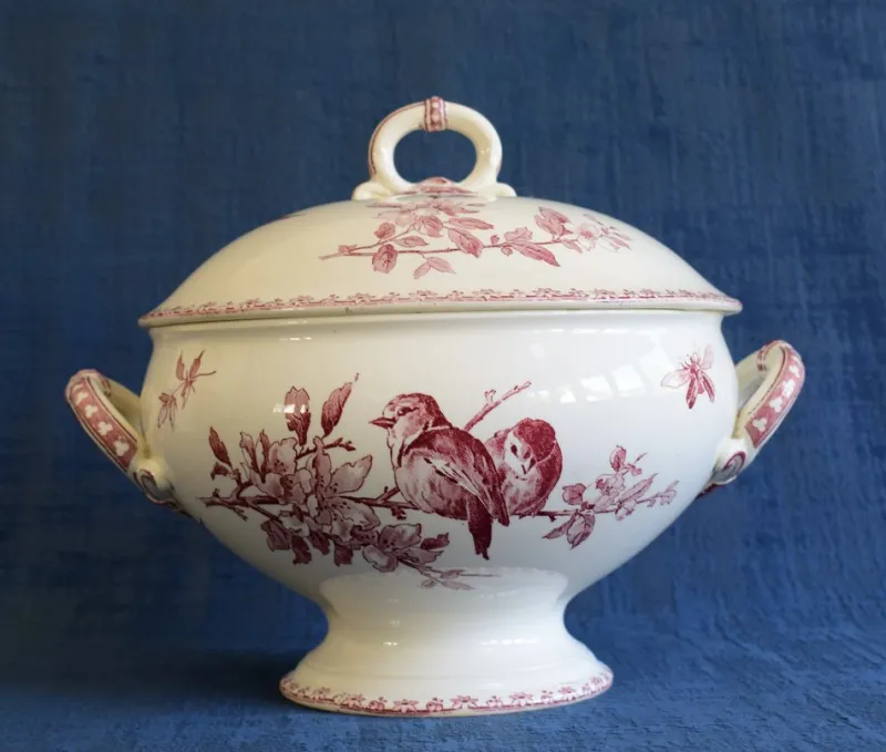 Outlet Pamono Antique French Red Favori Soup Tureen in Earthenware from Sarreguemines, 1890s