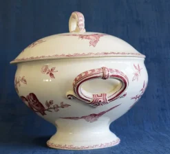 Outlet Pamono Antique French Red Favori Soup Tureen in Earthenware from Sarreguemines, 1890s