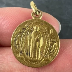 Pamono Antique French Saint Benedict Medal Charm Pendant in 18 Karat Yellow Gold><noscript><img width=